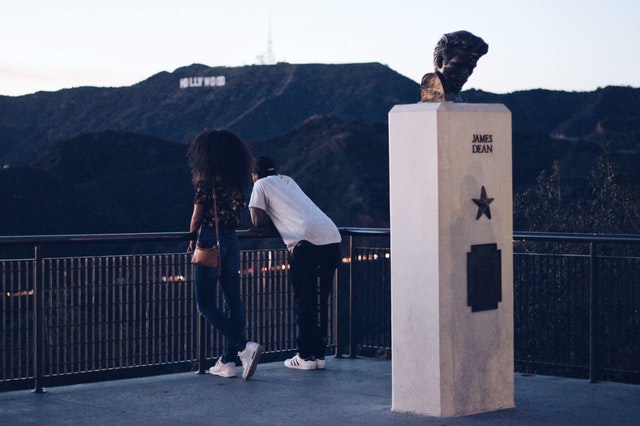 Muž a žena na balkóne, Hollywood